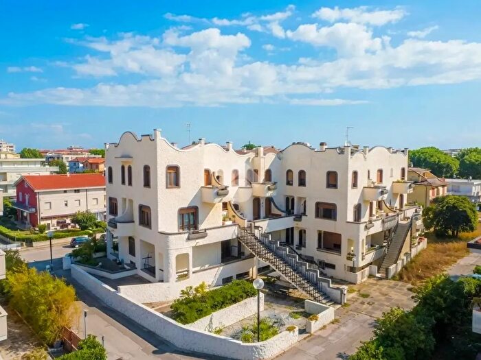 Appartamento trilocale in vendita in Via Figlia di Iorio, Francavilla Al Mare