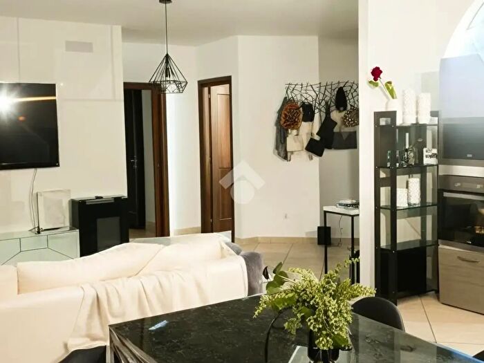 Casa con 8 locali in vendita in Via San Salvatore, Gricignano Di Aversa