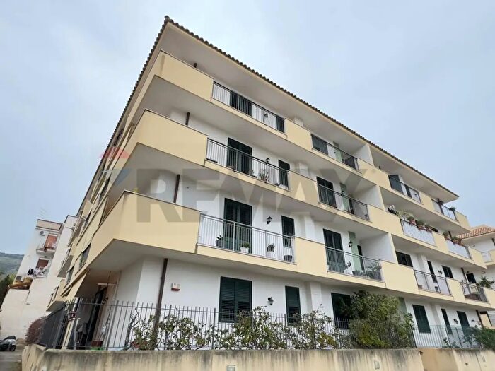 Appartamento trilocale in vendita in Via Oreste Lo Valvo, Palermo