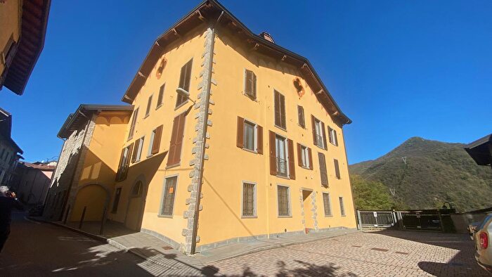 Casa trilocale in vendita in Via Amagno, Strozza