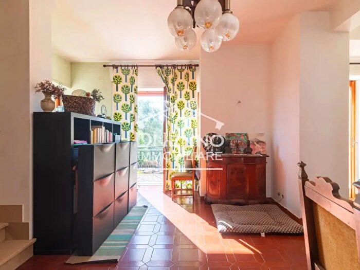 Casa con 7 locali in vendita in Sacrofano