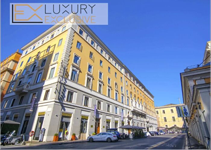 Appartamento trilocale in vendita in Roma