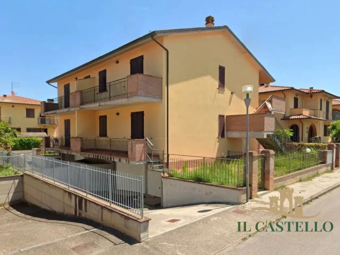 Appartamento trilocale in vendita in Via dei Donatori, Castiglione Del Lago