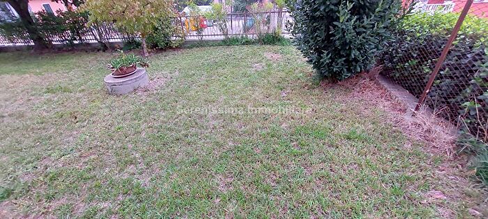 Casa con 7 locali in vendita in Petriano