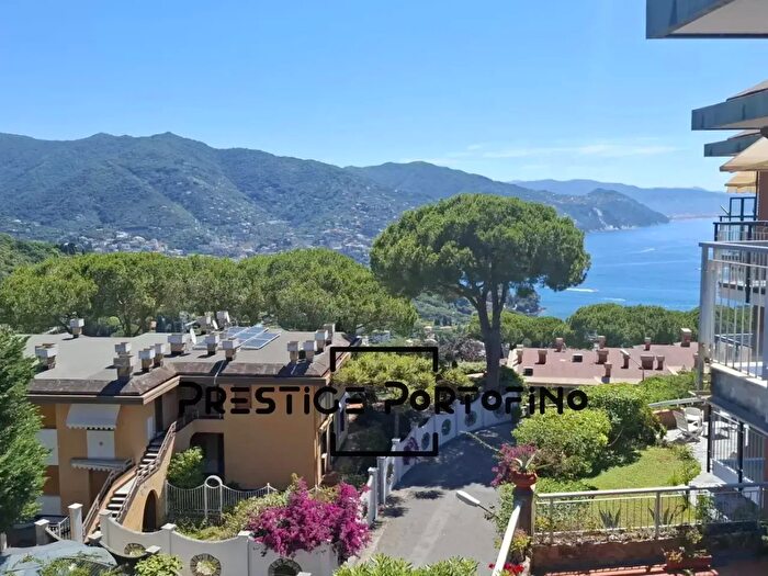 Appartamento con 5 locali in vendita in Via Privata del Poggetto, Rapallo