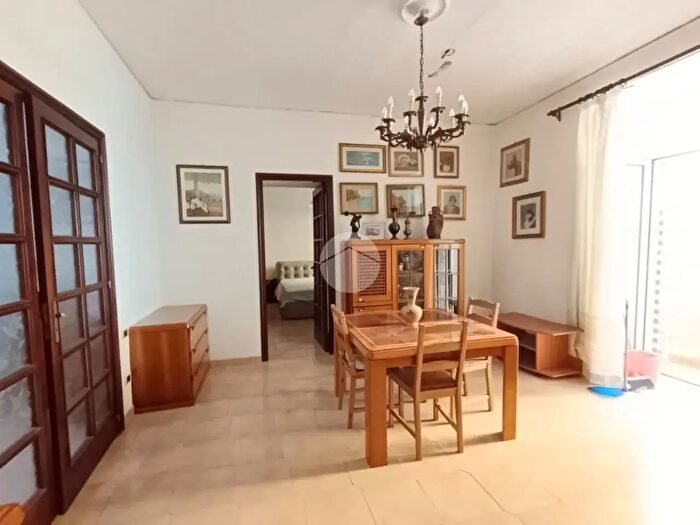 Appartamento trilocale in vendita in Via Francesco Fracanzano, Napoli