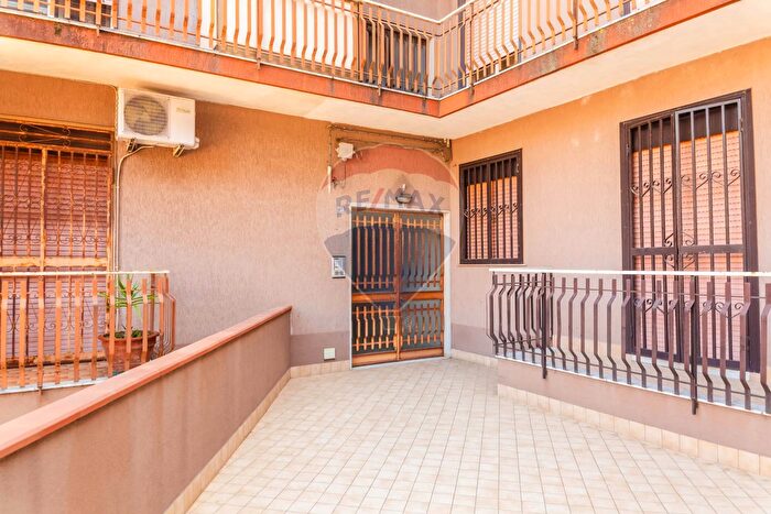 Appartamento con 5 locali in vendita in Via G Matteotti, Aci Catena