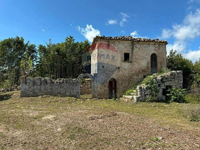 Casa trilocale in vendita in Via delle Grotte, Rocchetta A Volturno