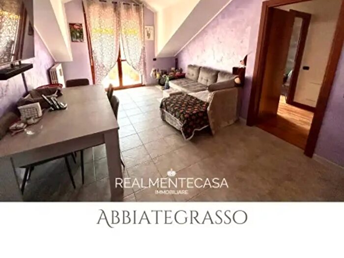 Appartamento trilocale in vendita in Via Vincenzo Bellini, Abbiategrasso
