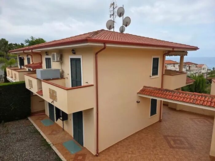Appartamento trilocale in vendita in Contrada Piano delle Donne, Belvedere Marittimo