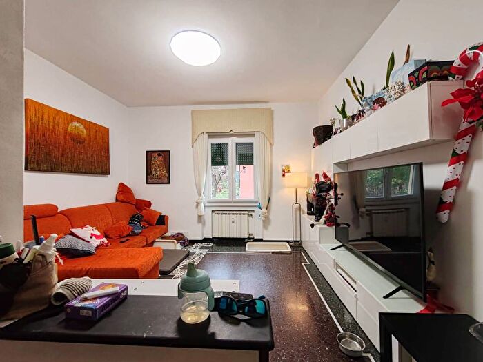 Appartamento quadrilocale in affitto in Via Angelo Carrara, Quarto, Genova