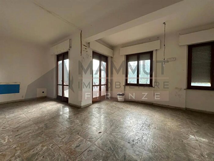 Appartamento con 7 locali in vendita in Prato