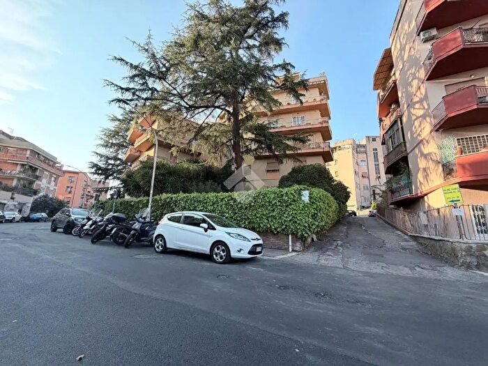 Appartamento con 6 locali in vendita in Via del Casale Giuliani, Roma