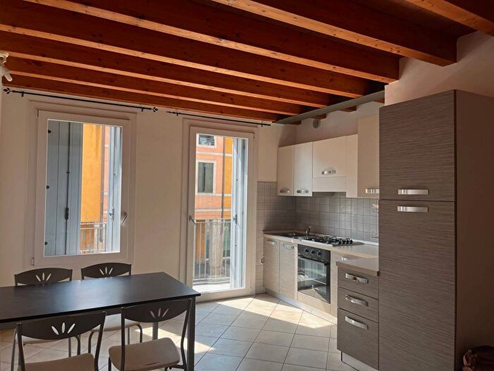 Appartamento bilocale in affitto in Corso dei Santi Felice e Fortunato, Santa Bertilla Mercato Nuovo, Vicenza