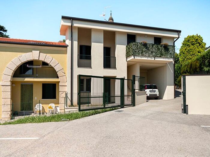 Appartamento bilocale in vendita in Via Giuseppe Garibaldi, Centro, Colognola Ai Colli