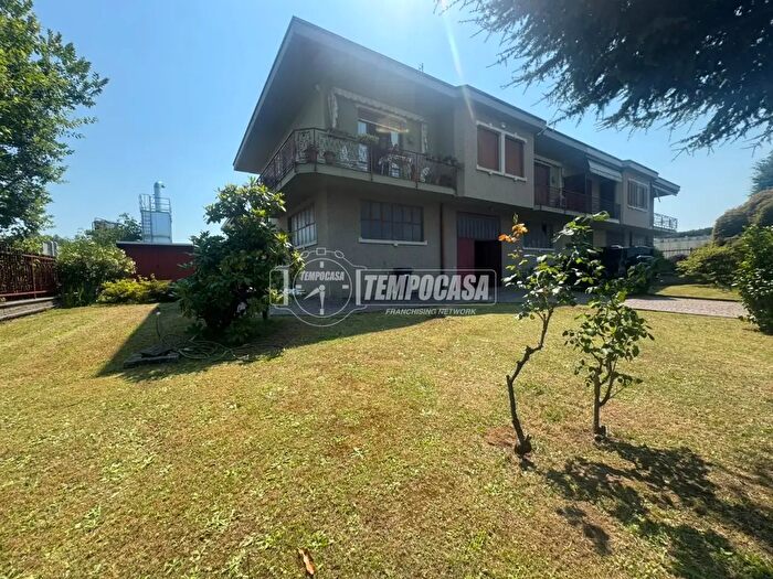 Casa con 6 locali in vendita in Viale Industria, Lentate Sul Seveso