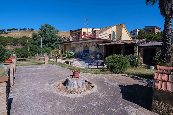 Casa con 5 locali in vendita in Contrada Cannarozzo Snc, Piazza Armerina