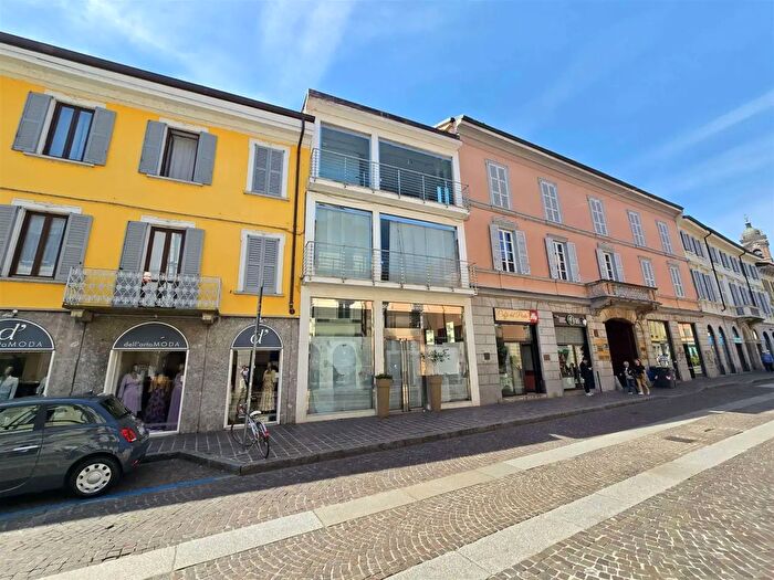 Appartamento con 8 locali in affitto in Monza