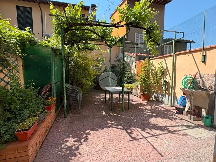 Casa con 5 locali in vendita in Via di Peretola, Firenze