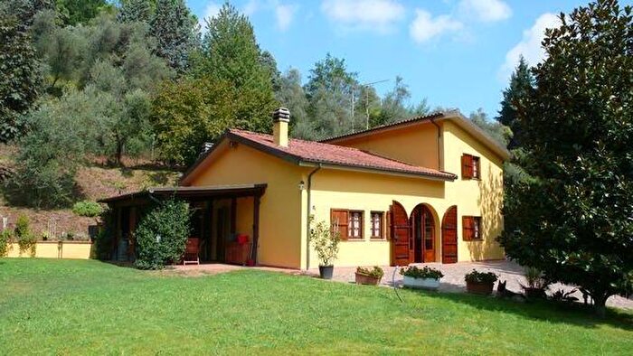 Casa con 6 locali in vendita in di Arliano, Lucca