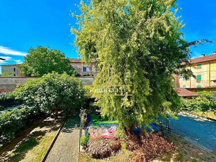 Casa con 7 locali in vendita in Alessandria