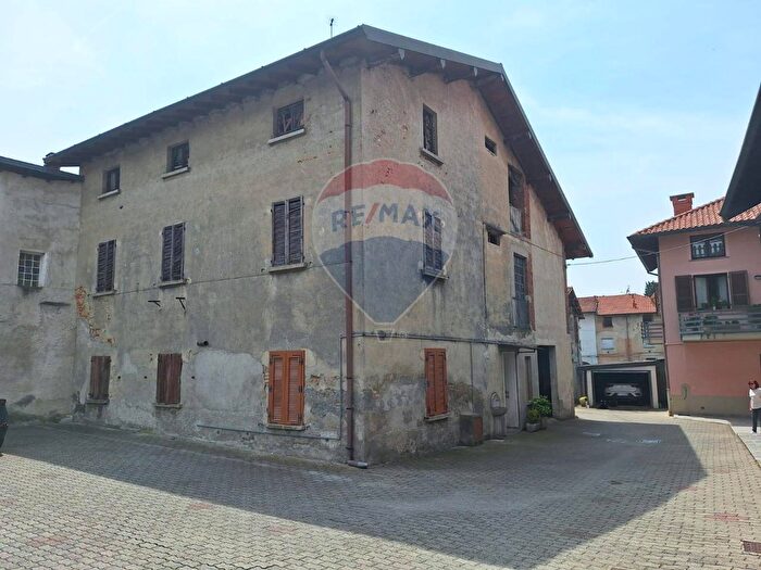Casa con 10 locali in vendita in Vicolo Gallio, Bregnano