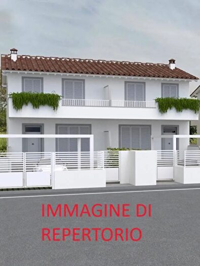 Casa con 5 locali in vendita in Via Alfonso La Marmora Poggio a Caiano, Poggio A Caiano