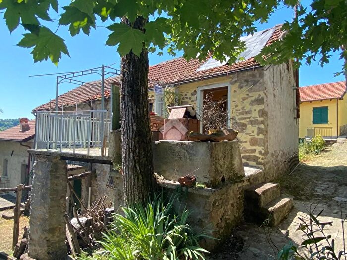 Casa trilocale in vendita in Località Fregaiasse, Montoggio