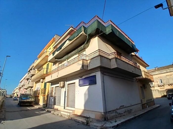 Casa con 5 locali in vendita in Via SantAngelo, Rosolini