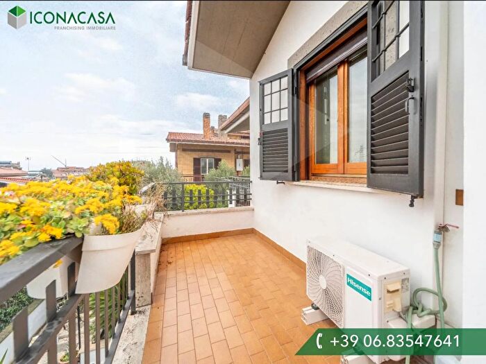 Appartamento quadrilocale in vendita in Via Nemi SNC, Ciampino