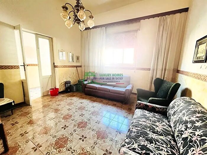 Casa con 6 locali in vendita in Via La Marmora, Vittoria