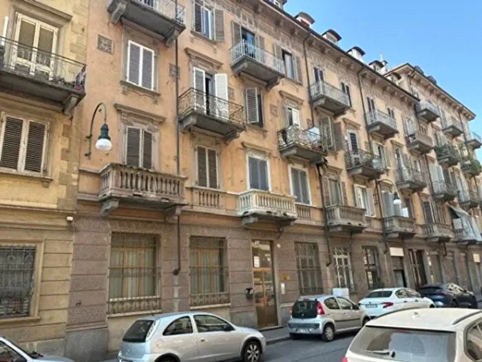 Appartamento trilocale in vendita in Via Barge, Torino