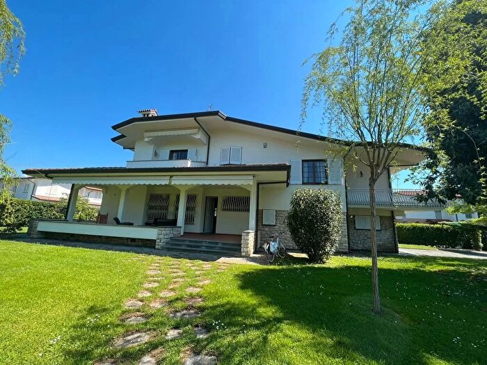 Casa con 5 locali in affitto in Via Ammiraglio Morin a, Forte Dei Marmi
