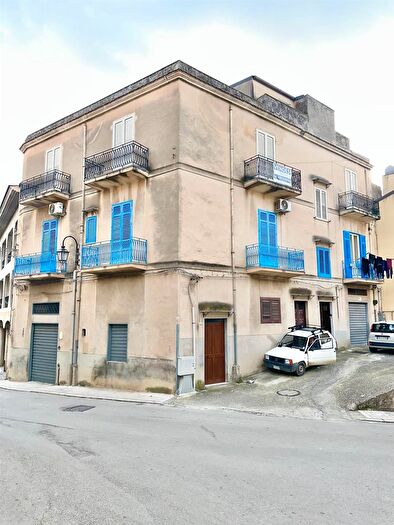 Appartamento con 9 locali in vendita in Burgio