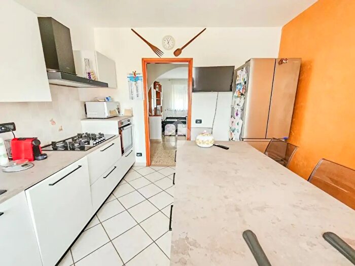 Appartamento con 5 locali in vendita in Via Quartieruzzi, Alessandria