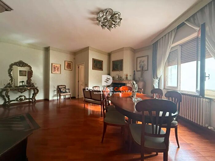 Appartamento con 5 locali in vendita in Via Ferrante Loffredo, Lecce