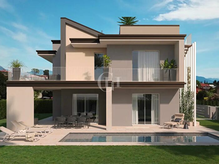 Casa quadrilocale in vendita in Via Pertini, Moniga Del Garda