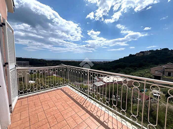 Appartamento quadrilocale in vendita in Via Colle, Boissano