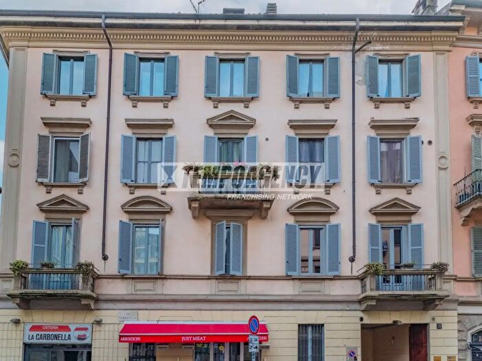 Appartamento trilocale in affitto in Via Terraggio, Milano