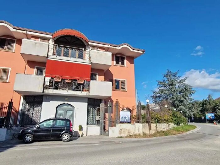 Appartamento quadrilocale in vendita in Via Ponte Carolino, Maddaloni