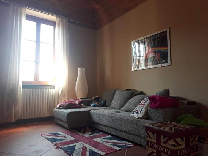 Appartamento trilocale in affitto in Piazza Martiri della Libertà, Centro, Pontedera