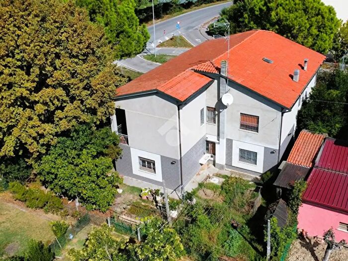 Casa con 10 locali in vendita in Via a Toscanini, Bagnacavallo