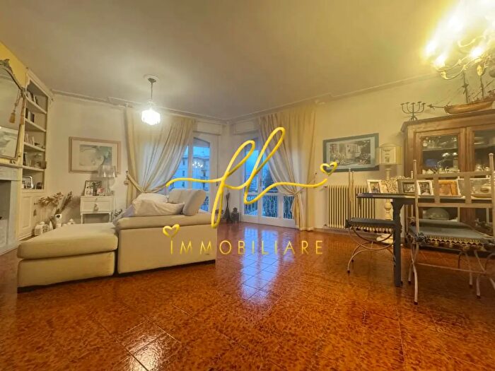 Appartamento con 8 locali in vendita in Collesalvetti