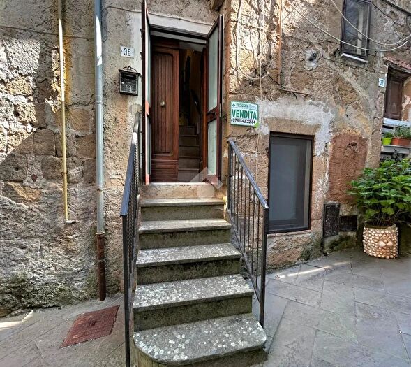 Appartamento quadrilocale in vendita in Via delle Cantine, Ischia Di Castro