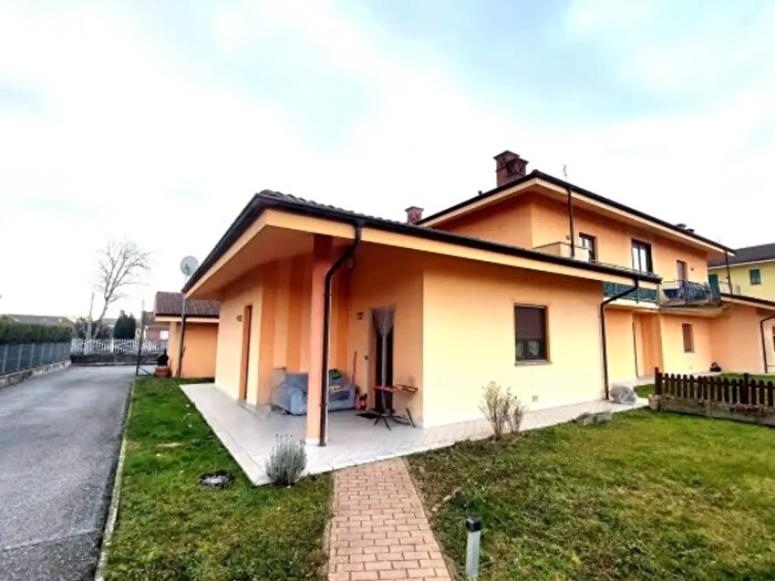 Appartamento trilocale in vendita in Via Giovanni Paolo II, Carde'