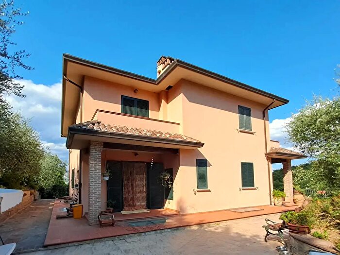 Casa con 5 locali in vendita in Corciano