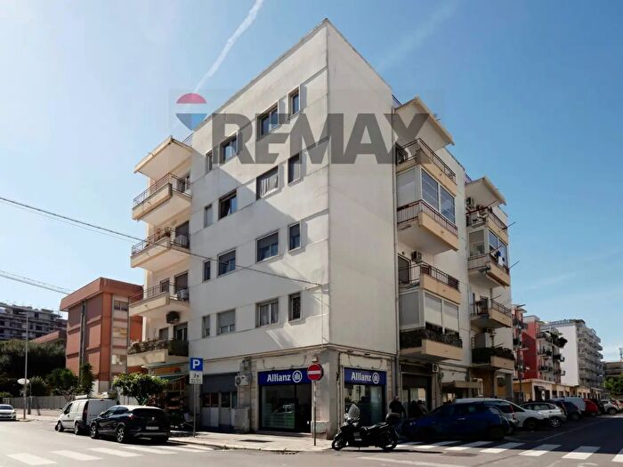 Appartamento trilocale in vendita in Via Daunia, Bari