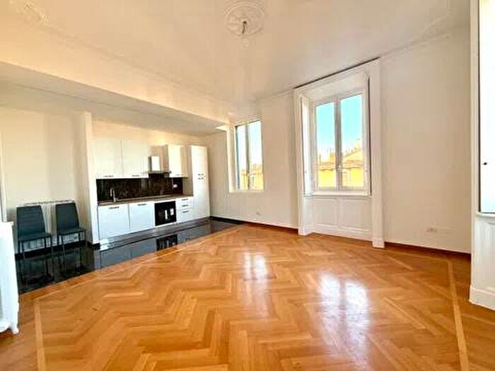 Appartamento trilocale in affitto in Via Spartaco No Number, Montenero, Milano