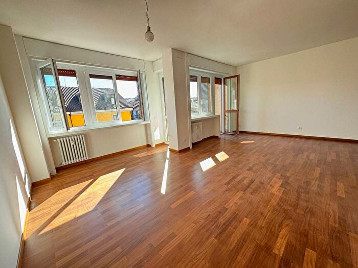 Appartamento quadrilocale in affitto in Via Giovanni Lulli, Città Studi, Milano