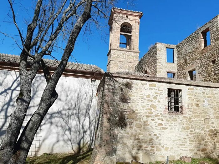 Casa con 11 locali in vendita in Via Ponte San Giovanni, Torgiano